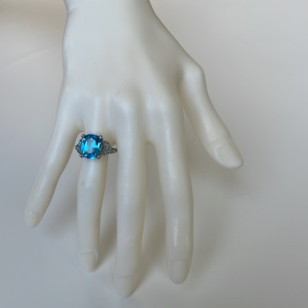 NWOT Blue Topaz Ring 5 ct. t.w. & White Topaz 1/4 ct. - Picture 3 of 11